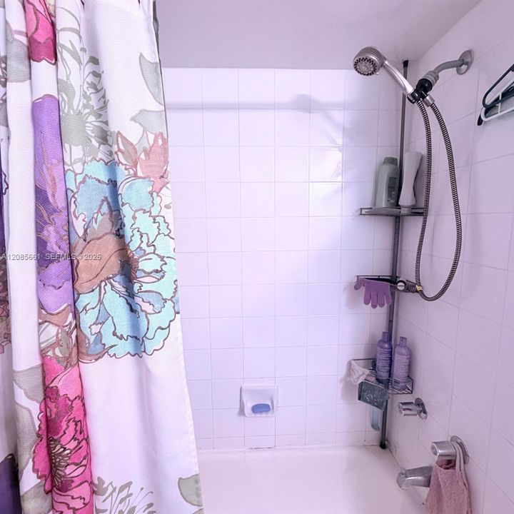 For Sale: $400,000 (2 beds, 2 baths, 880 Square Feet)