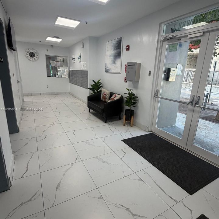 For Sale: $400,000 (2 beds, 2 baths, 880 Square Feet)