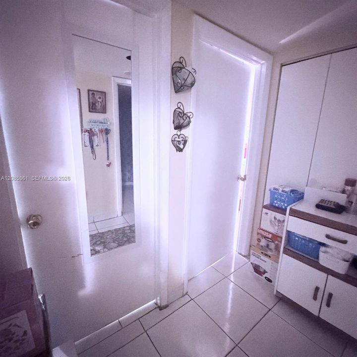 For Sale: $400,000 (2 beds, 2 baths, 880 Square Feet)