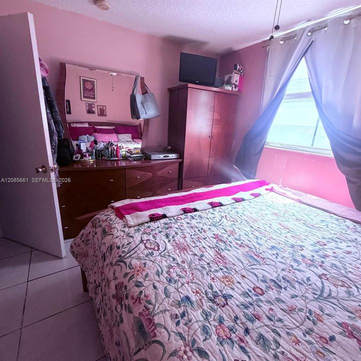 For Sale: $400,000 (2 beds, 2 baths, 880 Square Feet)