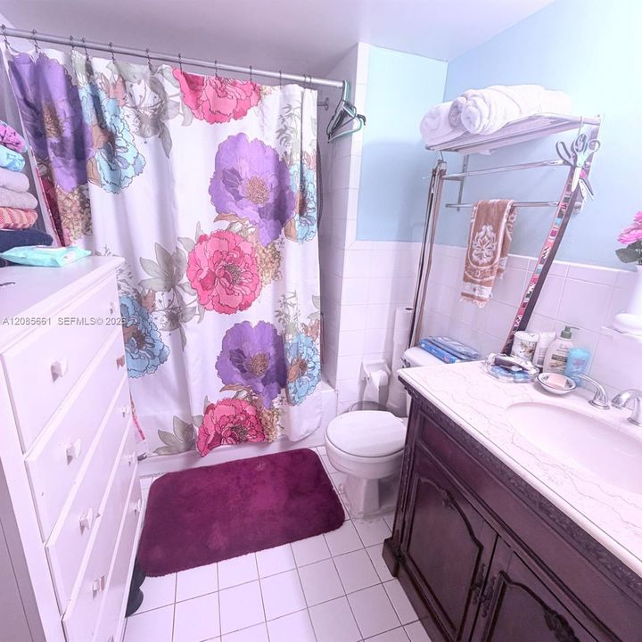 For Sale: $400,000 (2 beds, 2 baths, 880 Square Feet)