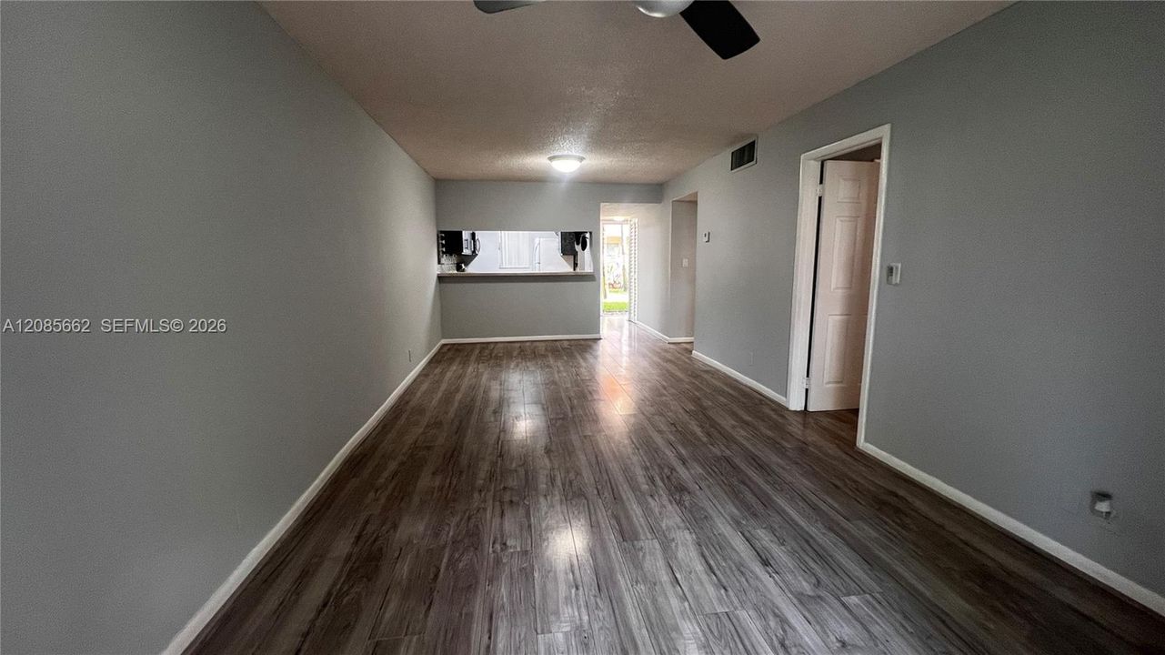 В аренду: $2,200 (2 спален, 2 ванн, 924 Квадратных фут)