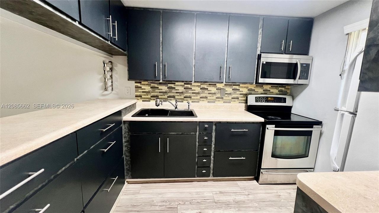В аренду: $2,200 (2 спален, 2 ванн, 924 Квадратных фут)