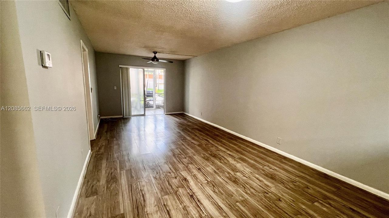 В аренду: $2,200 (2 спален, 2 ванн, 924 Квадратных фут)