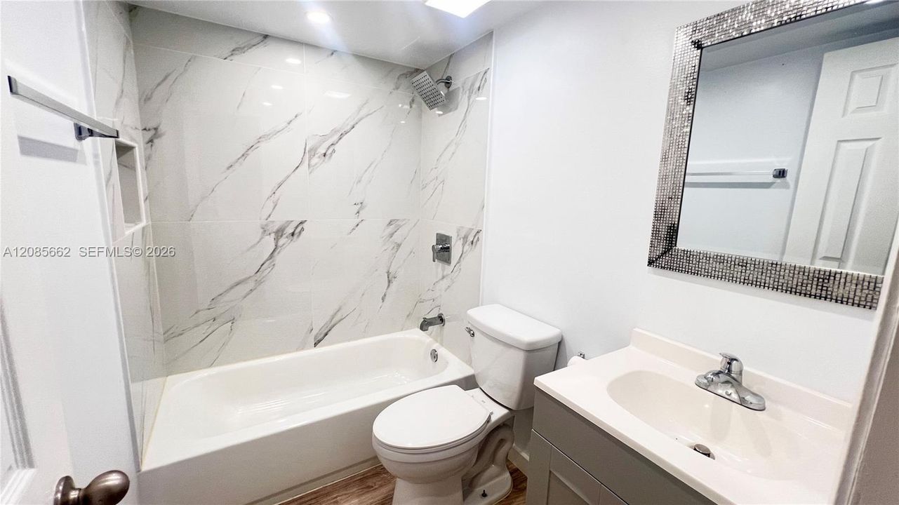 В аренду: $2,200 (2 спален, 2 ванн, 924 Квадратных фут)