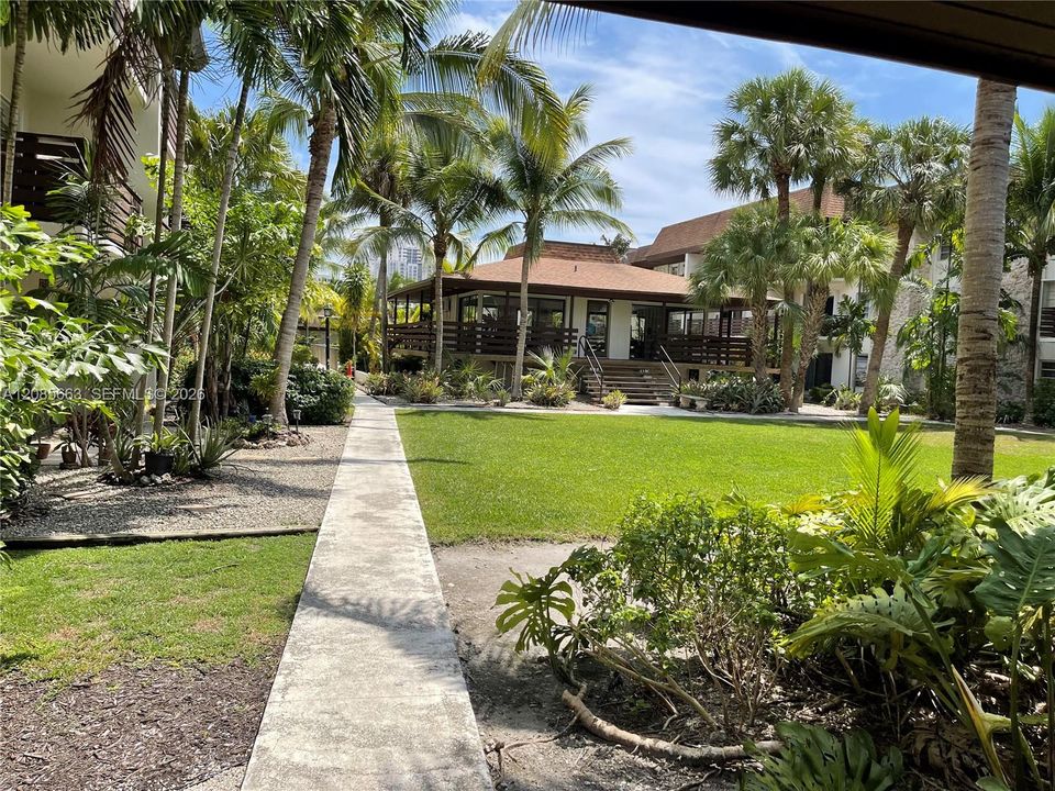 For Rent: $1,950 (1 beds, 1 baths, 665 Square Feet)