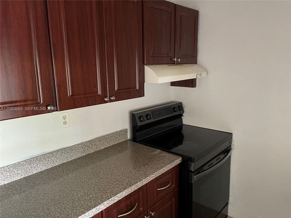 For Rent: $1,950 (1 beds, 1 baths, 665 Square Feet)