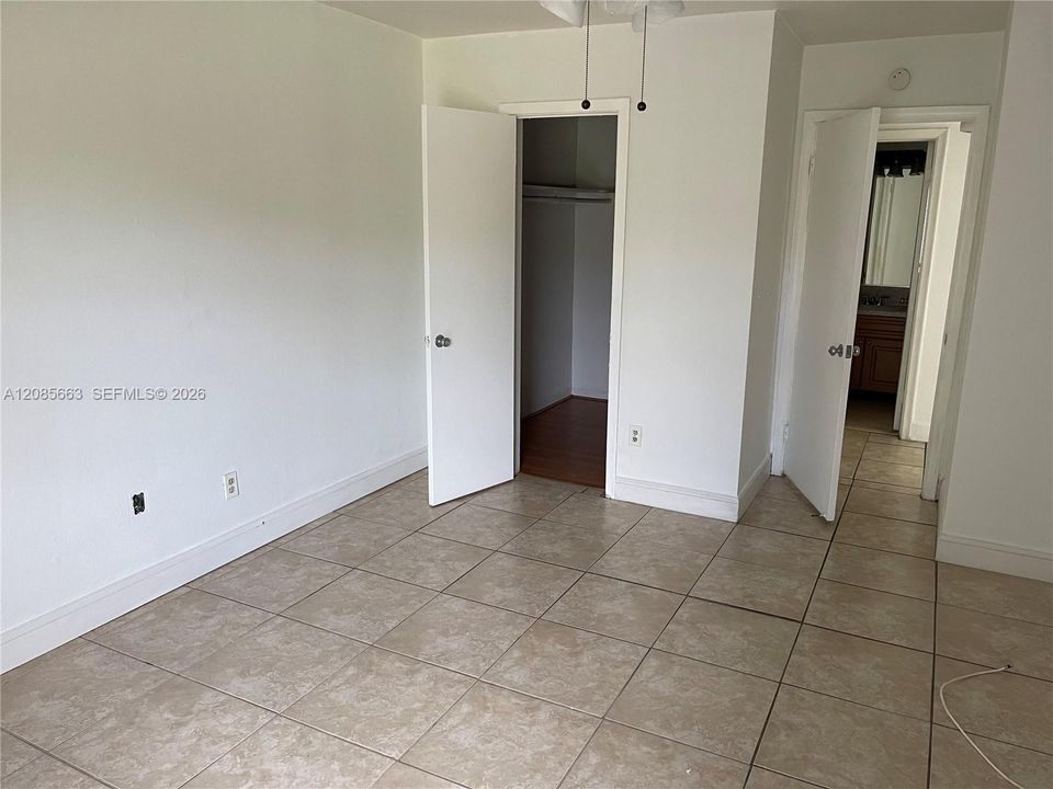 For Rent: $1,950 (1 beds, 1 baths, 665 Square Feet)