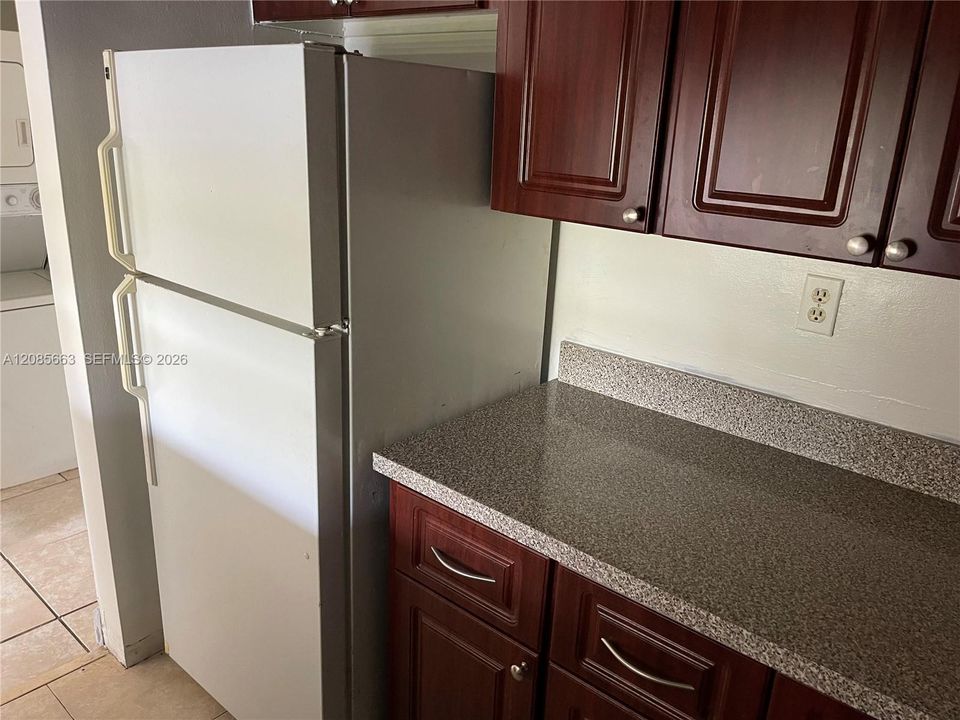 For Rent: $1,950 (1 beds, 1 baths, 665 Square Feet)
