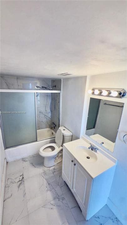 For Sale: $160,000 (1 beds, 2 baths, 861 Square Feet)