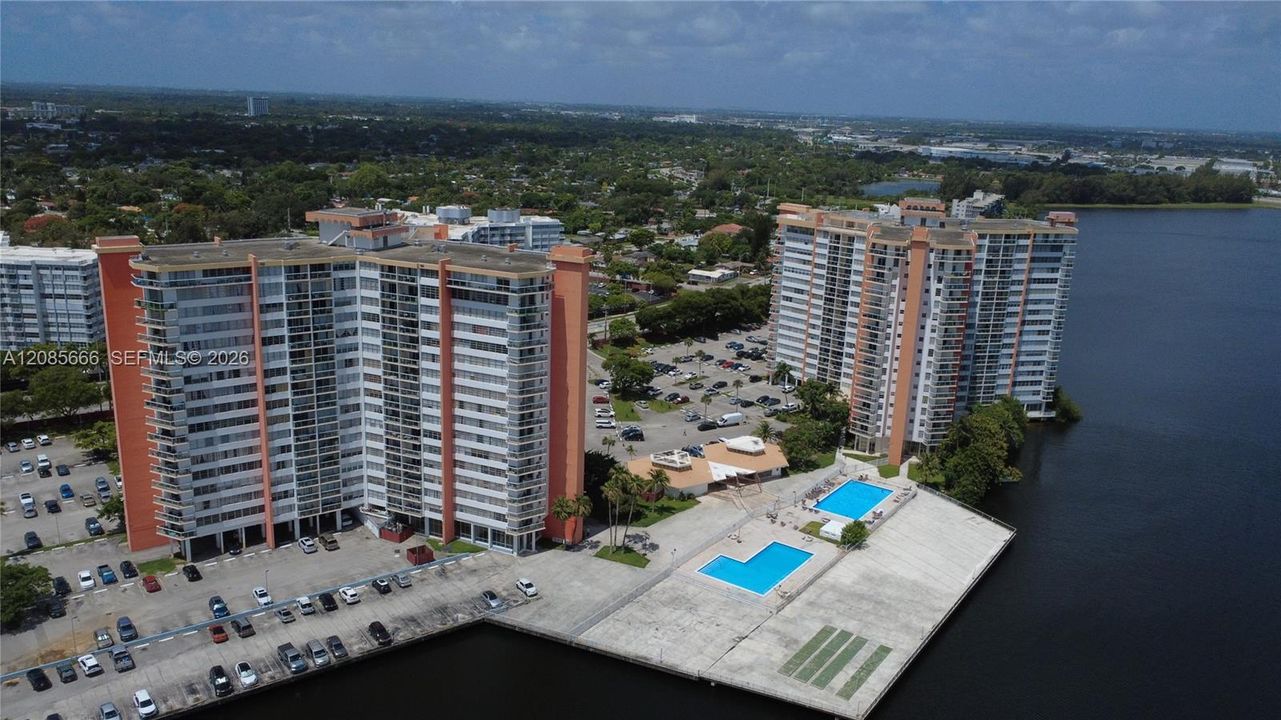 For Sale: $160,000 (1 beds, 2 baths, 861 Square Feet)