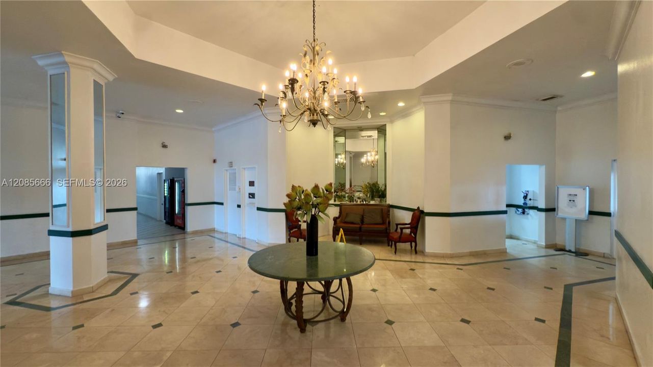 For Sale: $160,000 (1 beds, 2 baths, 861 Square Feet)