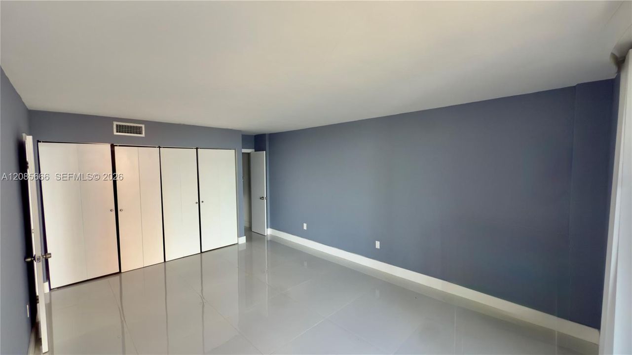 For Sale: $160,000 (1 beds, 2 baths, 861 Square Feet)