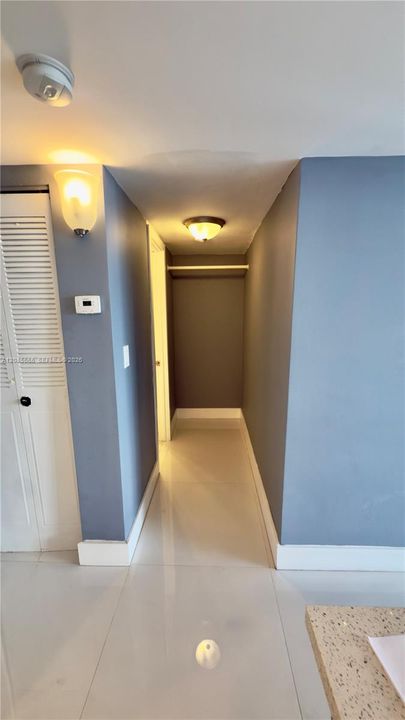 For Sale: $160,000 (1 beds, 2 baths, 861 Square Feet)