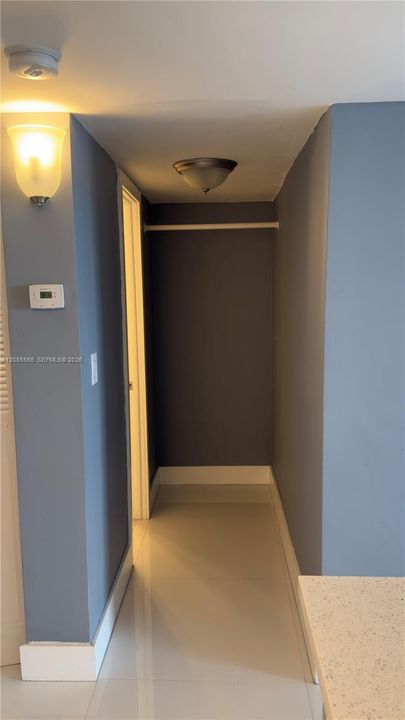 For Sale: $160,000 (1 beds, 2 baths, 861 Square Feet)