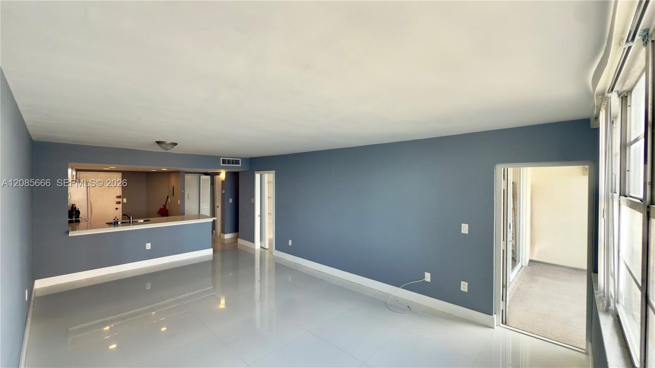 For Sale: $160,000 (1 beds, 2 baths, 861 Square Feet)