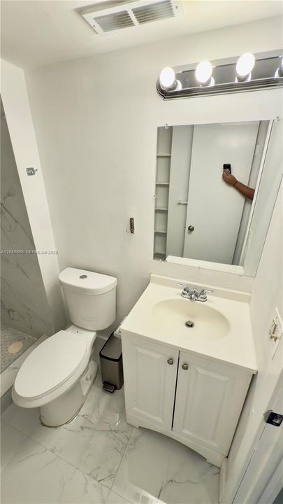 For Sale: $160,000 (1 beds, 2 baths, 861 Square Feet)
