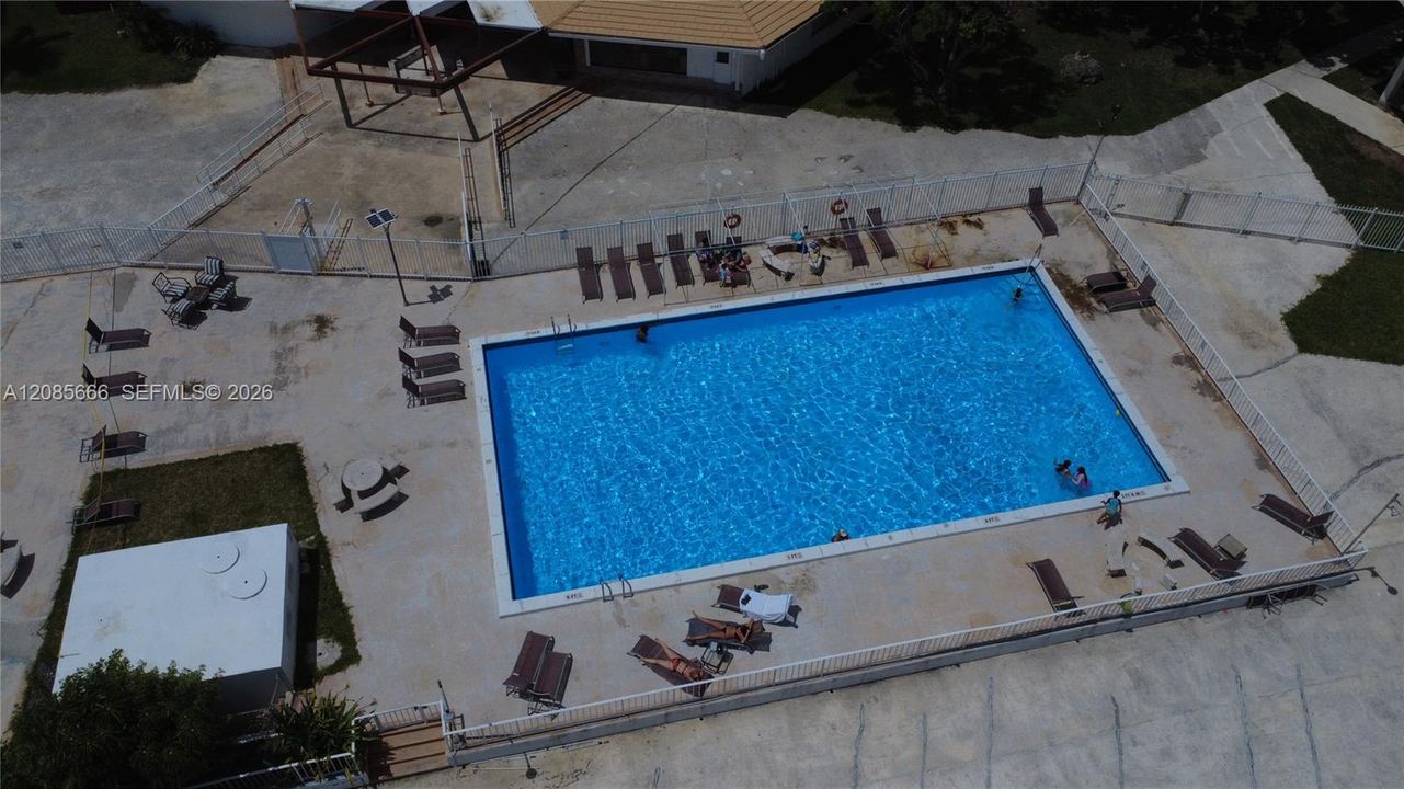 For Sale: $160,000 (1 beds, 2 baths, 861 Square Feet)