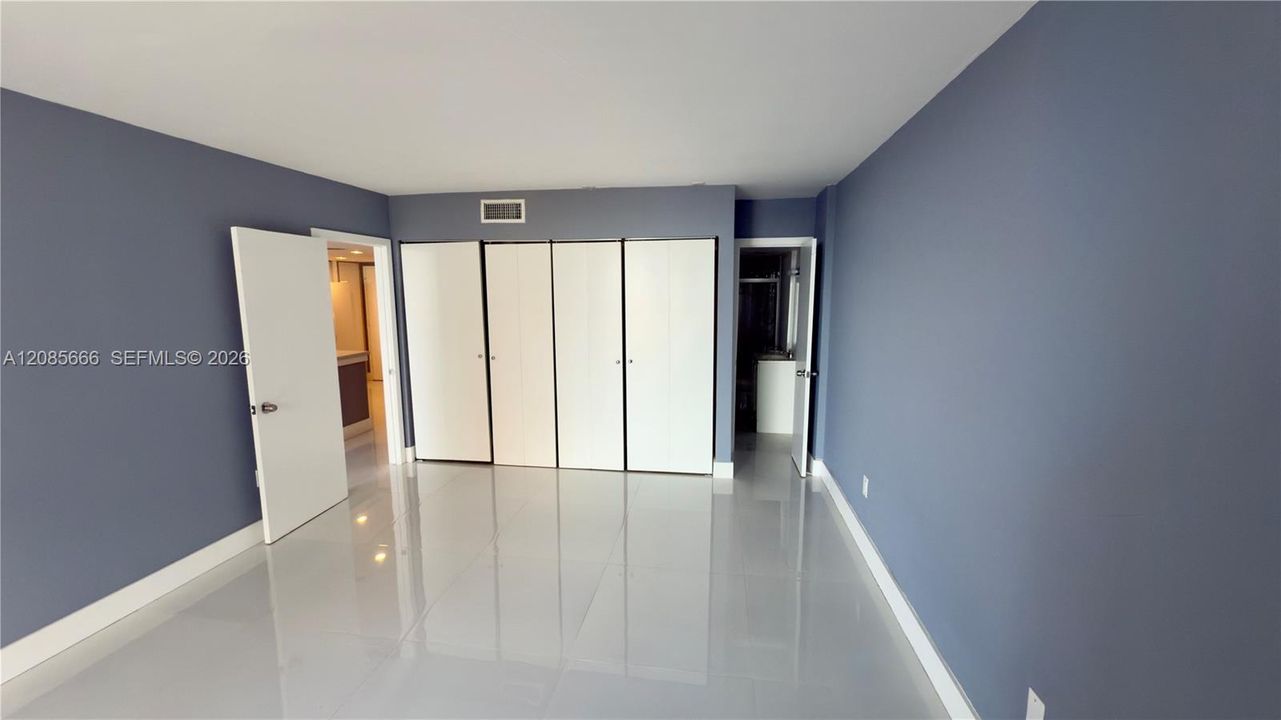 For Sale: $160,000 (1 beds, 2 baths, 861 Square Feet)