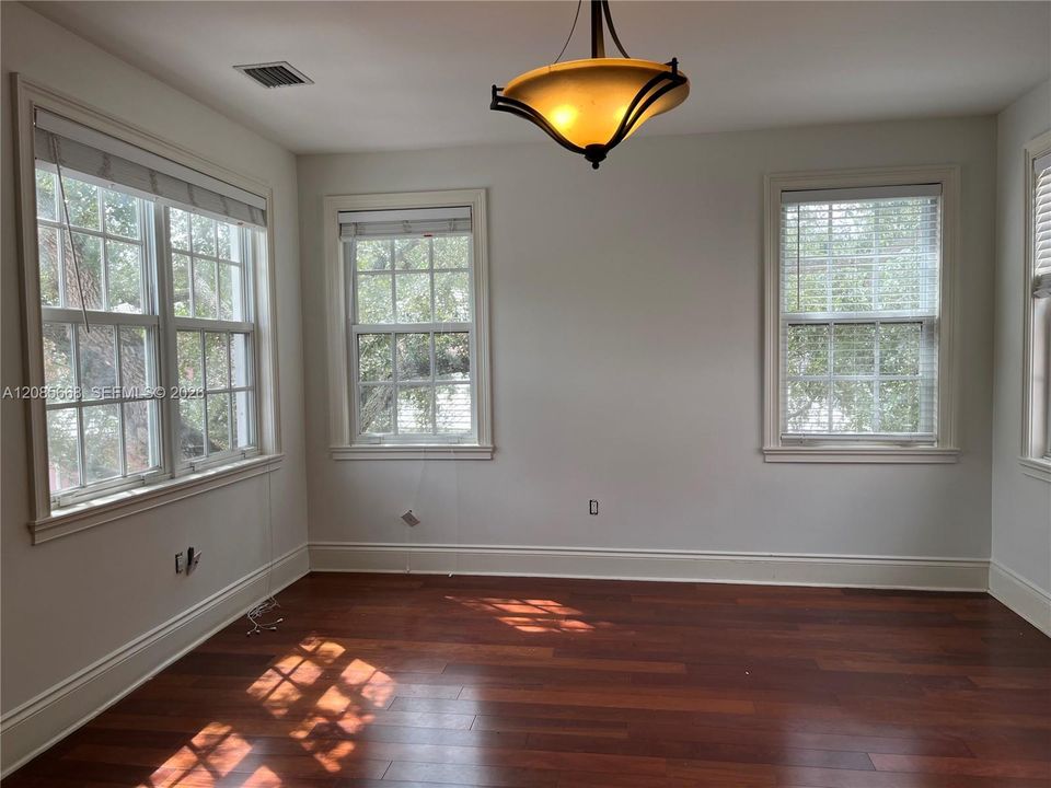 For Rent: $8,300 (3 beds, 3 baths, 2343 Square Feet)