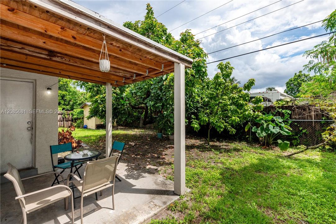For Sale: $535,000 (3 beds, 2 baths, 1355 Square Feet)