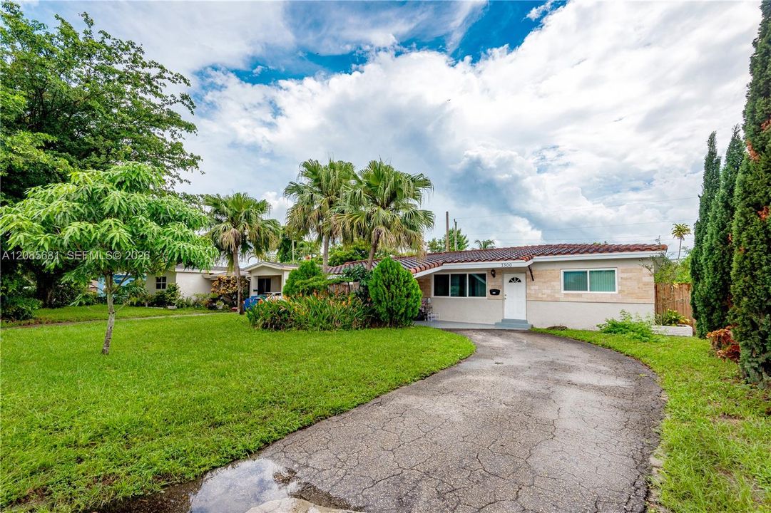 For Sale: $535,000 (3 beds, 2 baths, 1355 Square Feet)