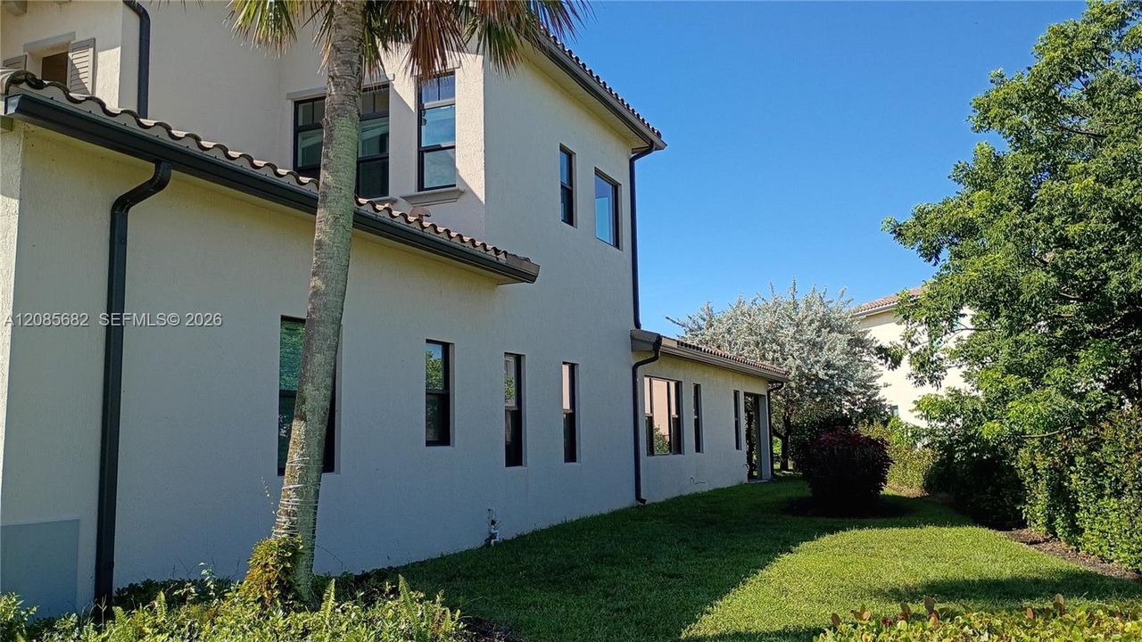 For Sale: $1,200,000 (4 beds, 4 baths, 3158 Square Feet)