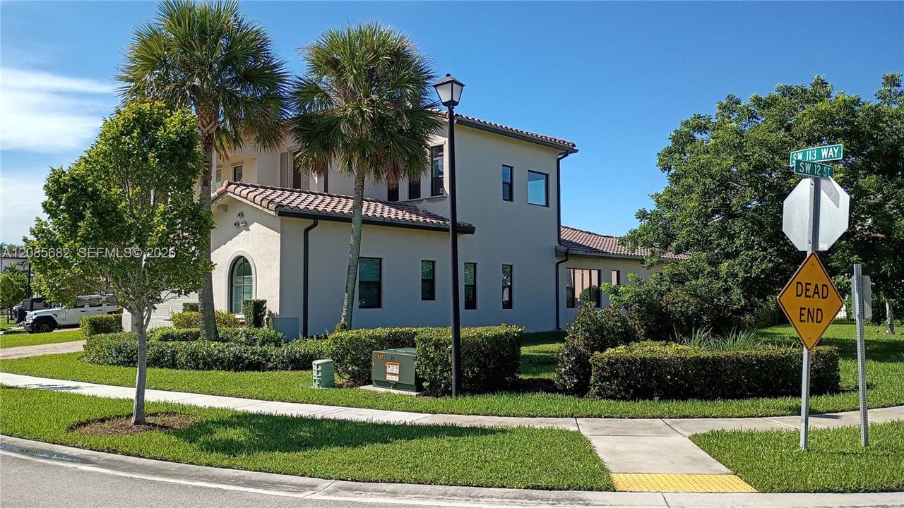 For Sale: $1,200,000 (4 beds, 4 baths, 3158 Square Feet)