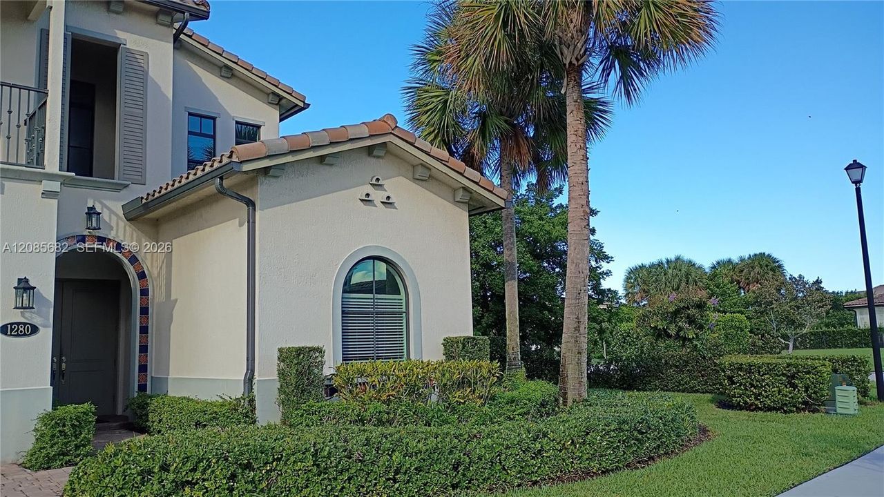 For Sale: $1,200,000 (4 beds, 4 baths, 3158 Square Feet)