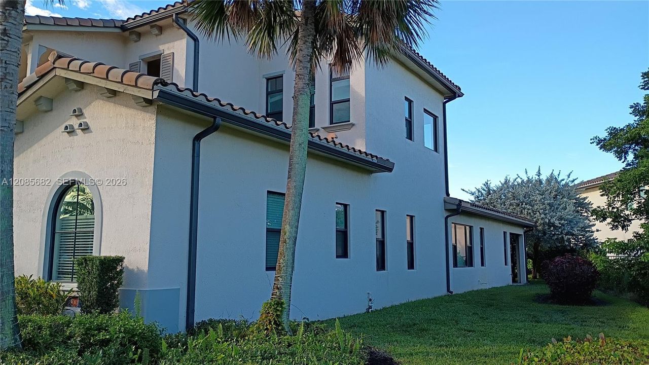 For Sale: $1,200,000 (4 beds, 4 baths, 3158 Square Feet)
