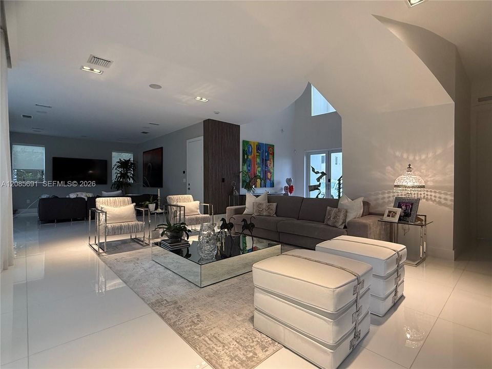 For Rent: $15,000 (5 beds, 7 baths, 4126 Square Feet)