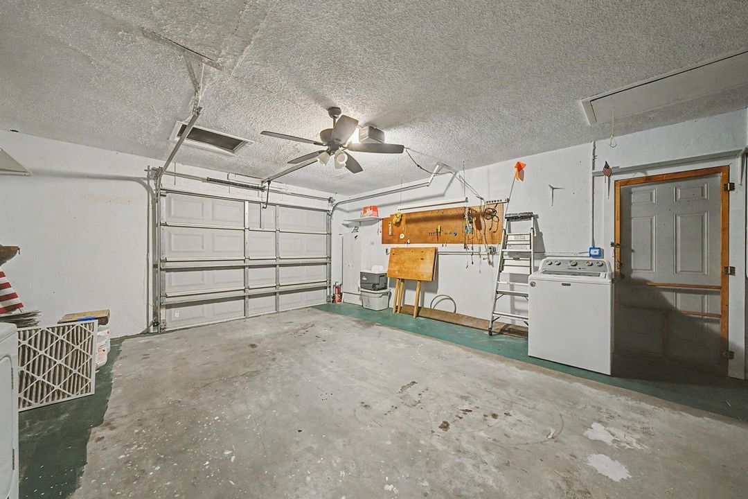 interior - garage 1
