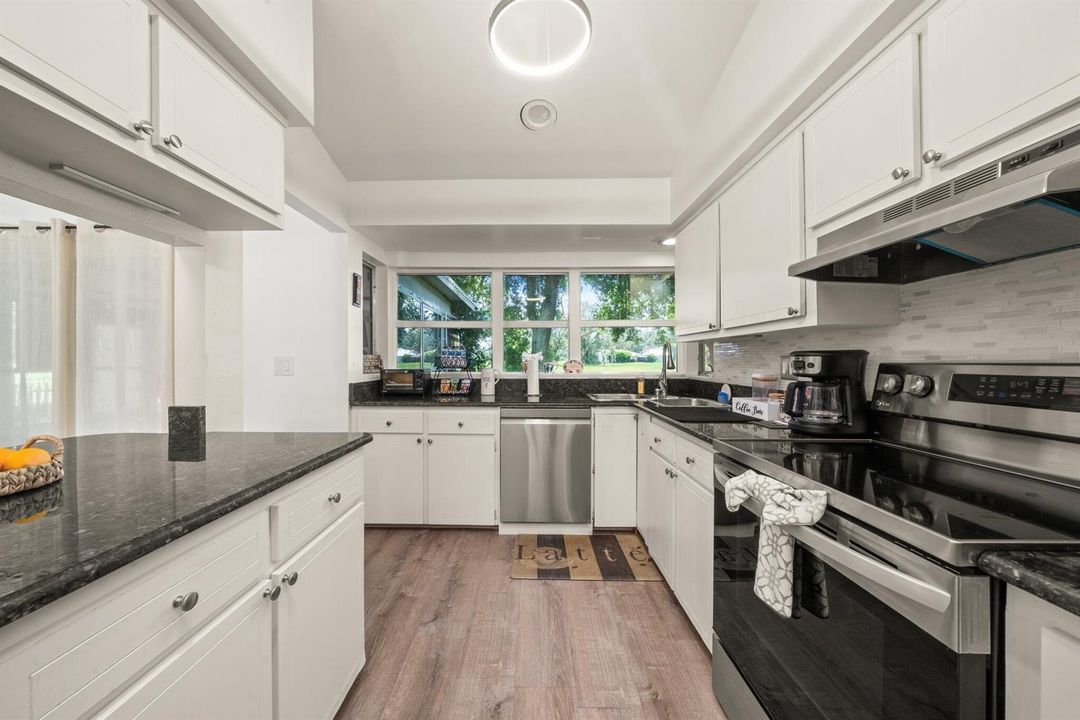 interior - kitchen 1