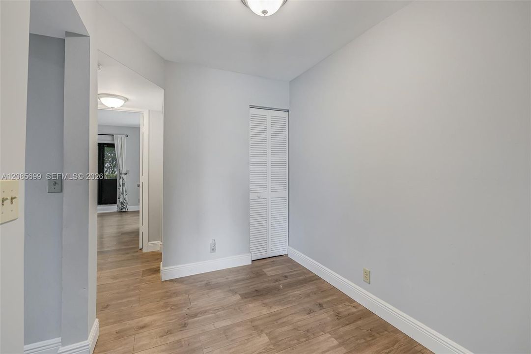 For Sale: $137,900 (1 beds, 1 baths, 629 Square Feet)