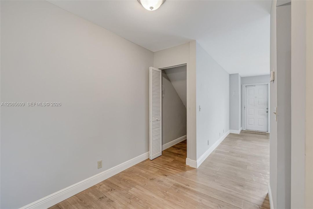 For Sale: $137,900 (1 beds, 1 baths, 629 Square Feet)