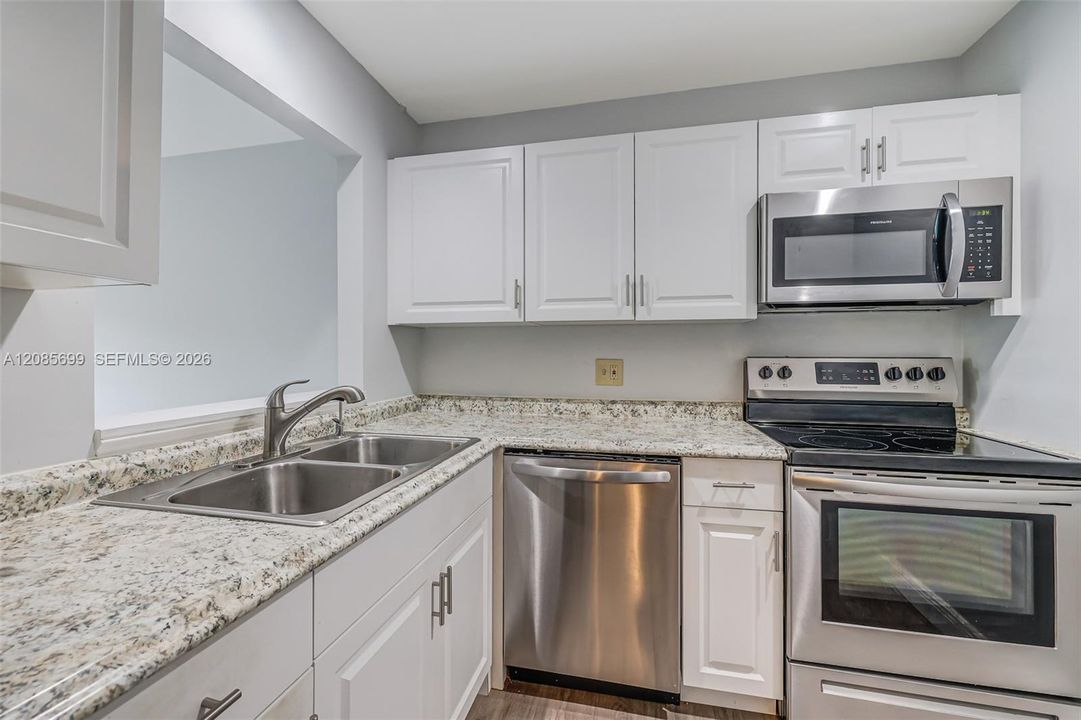 For Sale: $137,900 (1 beds, 1 baths, 629 Square Feet)