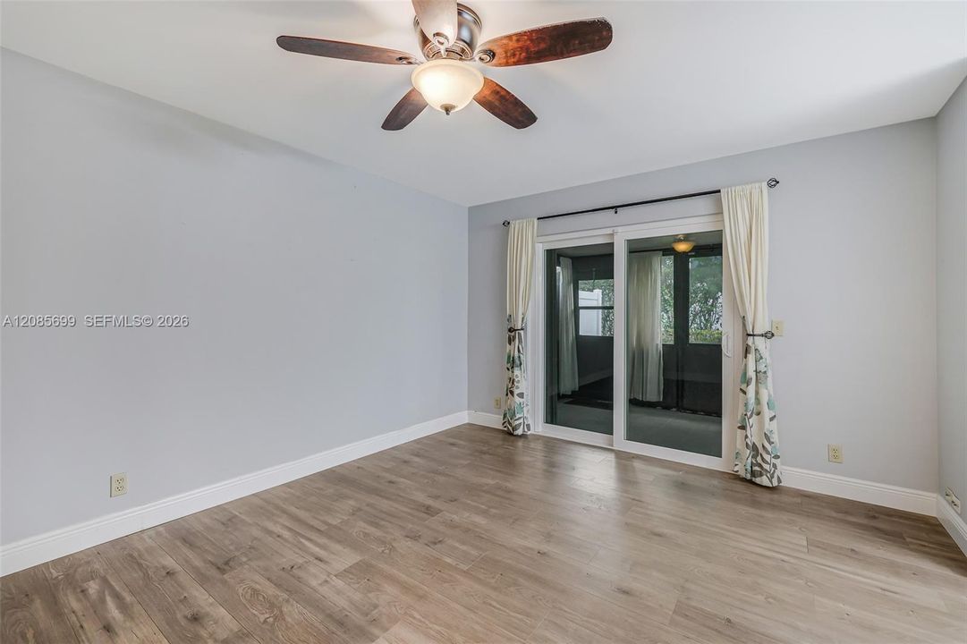 For Sale: $137,900 (1 beds, 1 baths, 629 Square Feet)