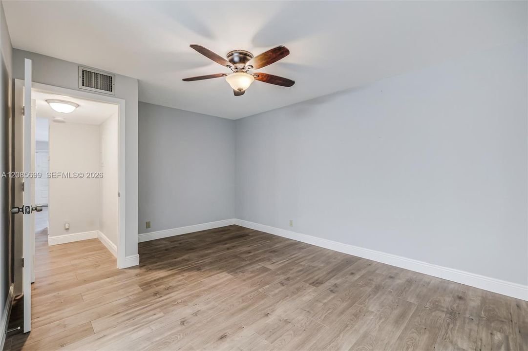 For Sale: $137,900 (1 beds, 1 baths, 629 Square Feet)