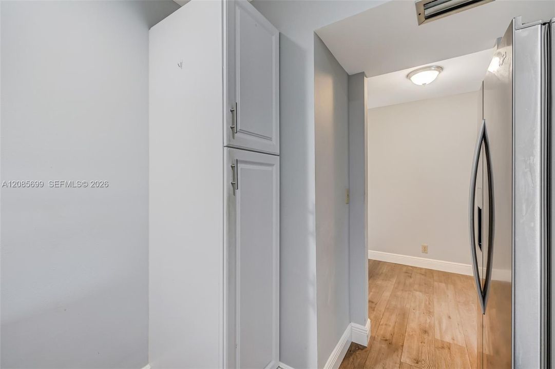 For Sale: $137,900 (1 beds, 1 baths, 629 Square Feet)