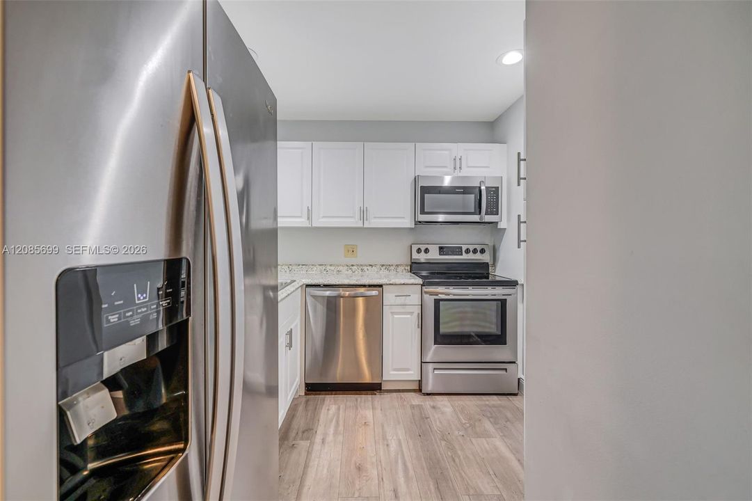 For Sale: $137,900 (1 beds, 1 baths, 629 Square Feet)