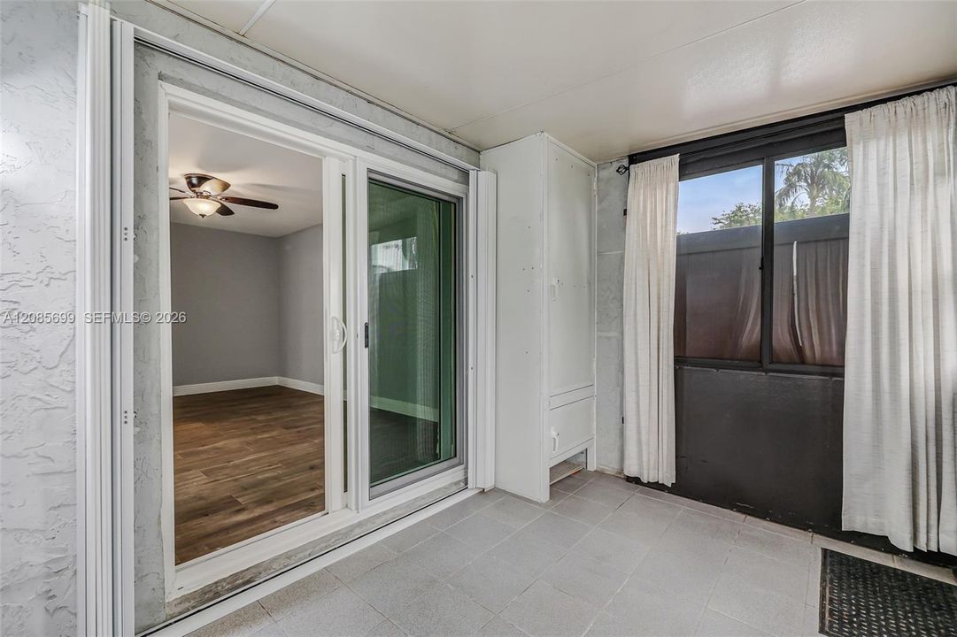 For Sale: $137,900 (1 beds, 1 baths, 629 Square Feet)