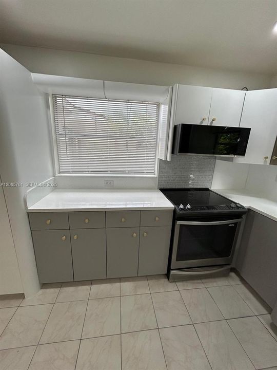 For Rent: $3,200 (3 beds, 2 baths, 1468 Square Feet)