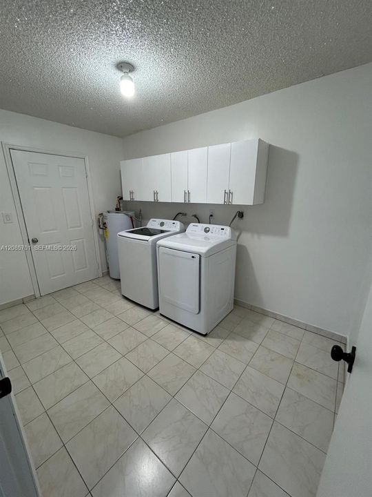 For Rent: $3,200 (3 beds, 2 baths, 1468 Square Feet)