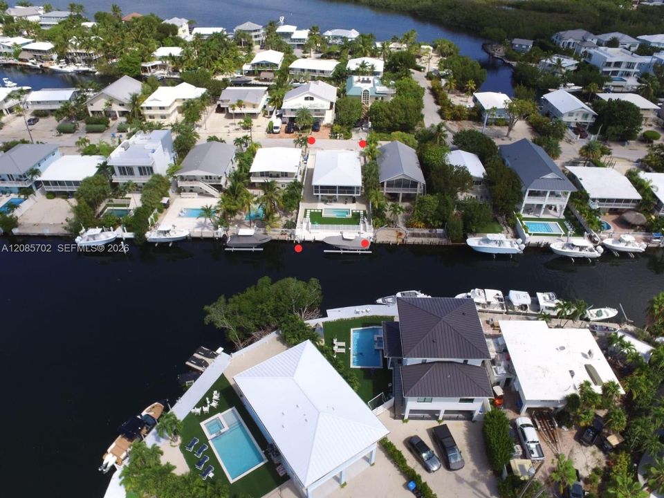 For Sale: $2,195,000 (2 beds, 2 baths, 1066 Square Feet)