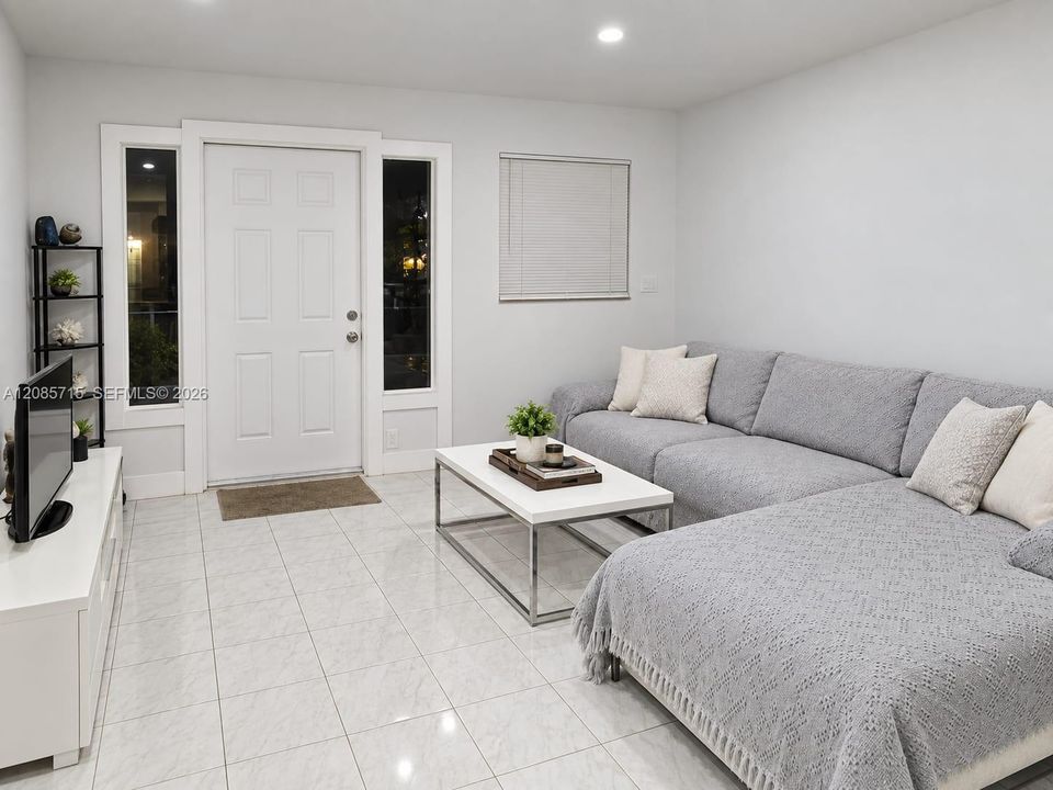 For Rent: $2,900 (2 beds, 1 baths, 2066 Square Feet)