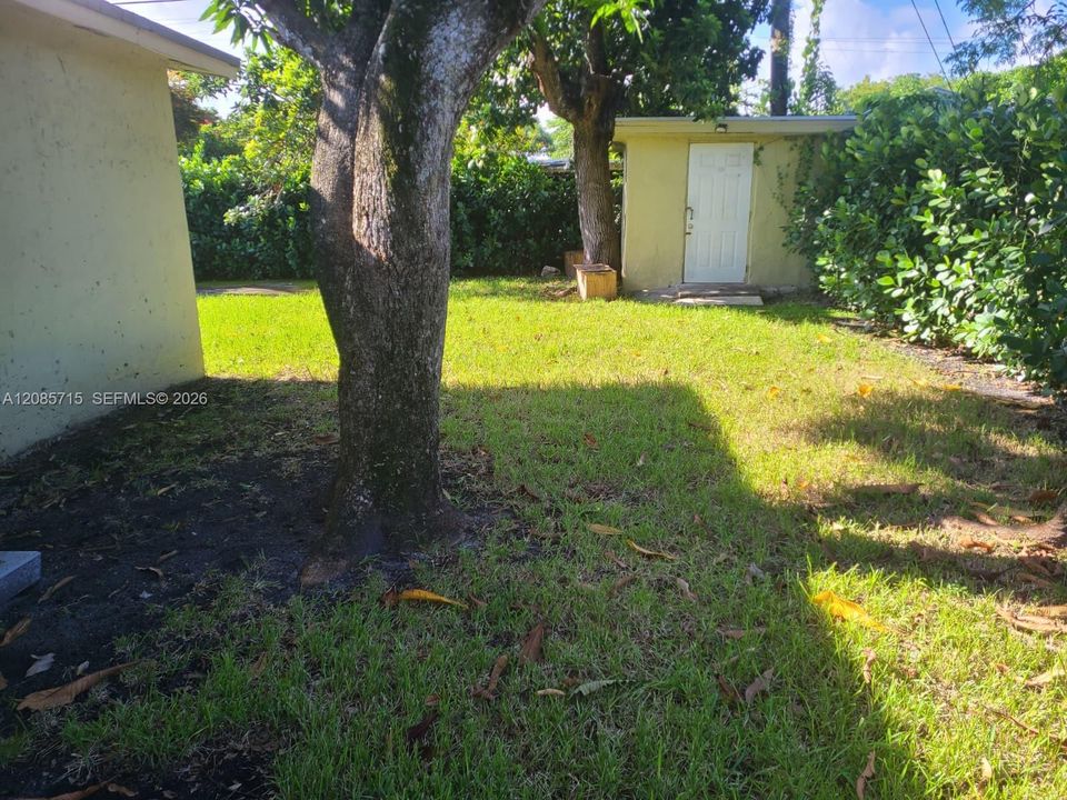 For Rent: $2,900 (2 beds, 1 baths, 2066 Square Feet)