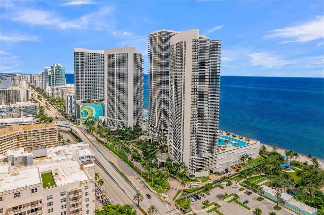 For Sale: $665,000 (2 beds, 1 baths, 1086 Square Feet)