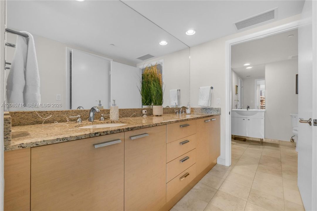 For Sale: $665,000 (2 beds, 1 baths, 1086 Square Feet)