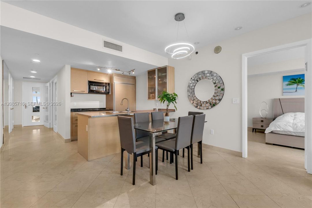 For Sale: $665,000 (2 beds, 1 baths, 1086 Square Feet)