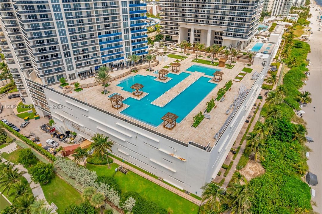 For Sale: $665,000 (2 beds, 1 baths, 1086 Square Feet)